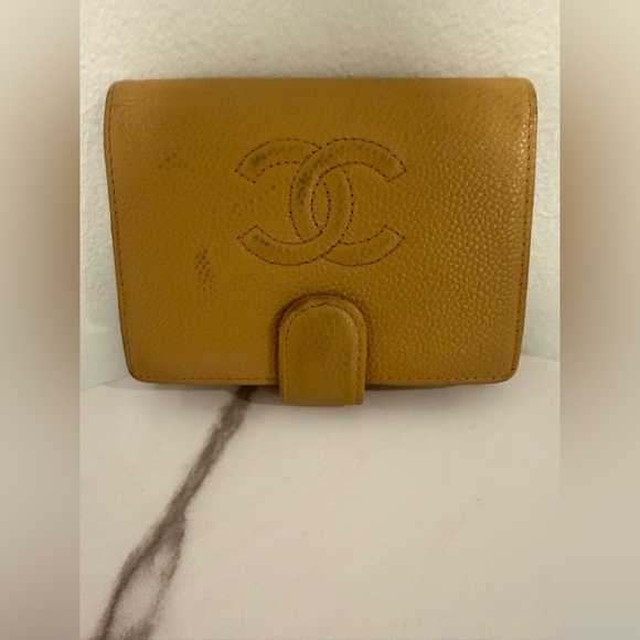CHANEL Yellow Leather Card Holder - Picture 2 of 9